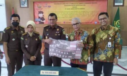 Uang Hasil Lelang Kejari Bandung Diserahkan Ke Bank BJB Syariah