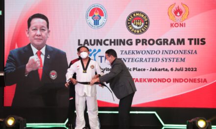Menpora Amali Dianugerahi Sabuk Hitam Dan VII Kehormatan dari PBTI