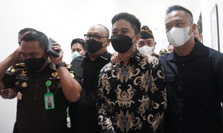Tersangka Doni Salmanan Diserahkan Ke Kejati Jabar
