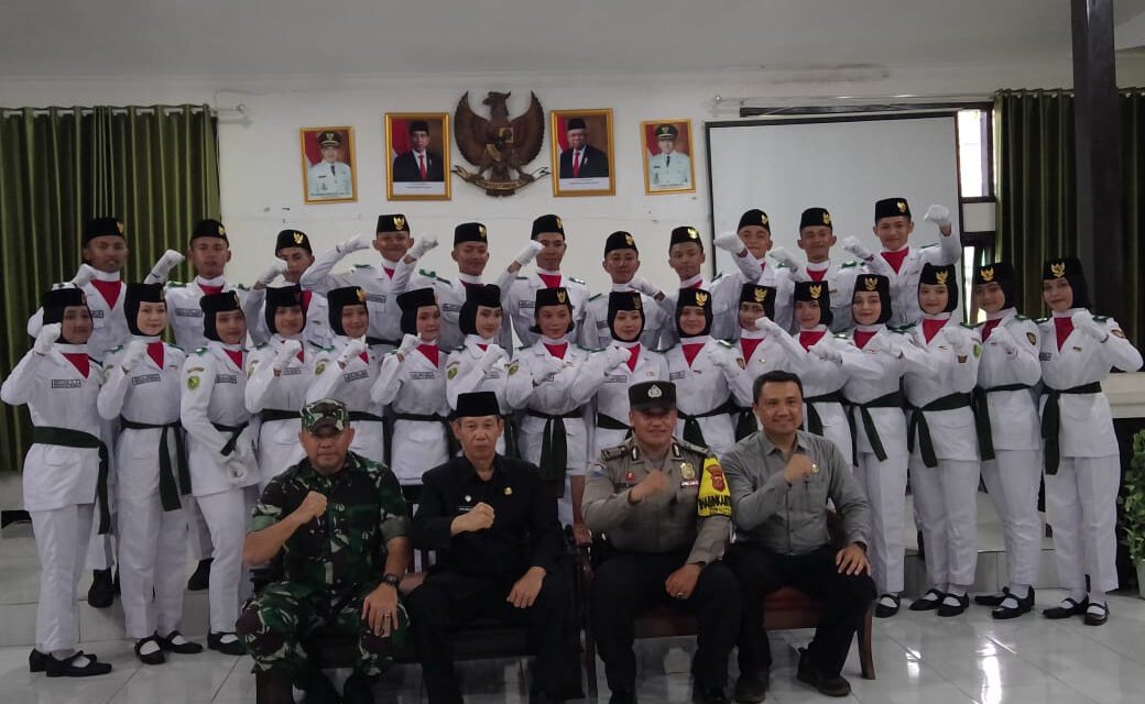 Jelang Upacara Peringatan HUT RI Ke-77,Pulih Lebih Cepat Bangkit Lebih Kuat Camat Ciparay Kukuhkan 27 Paskibraka