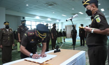 PELANTIKAN DAN SERAH TERIMA JABATAN PEJABAT ESSELON III DI LINGKUNGAN KEJAKSAAN TINGGI JAWA BARAT.