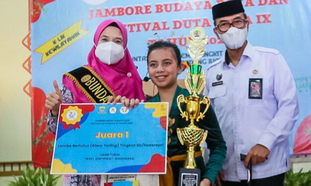 Yunimar Ajak Warga Perangi Kemiskinan dengan Membaca