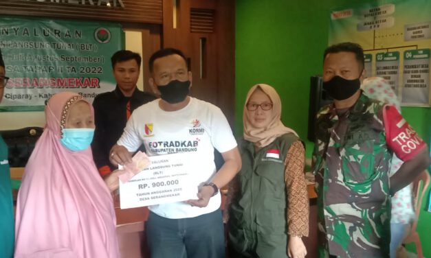 Pemerintah Desa Serang Mekar Kecamatan Ciparay Kabupaten Bandung Salurkan BLT DD Tahap Dua