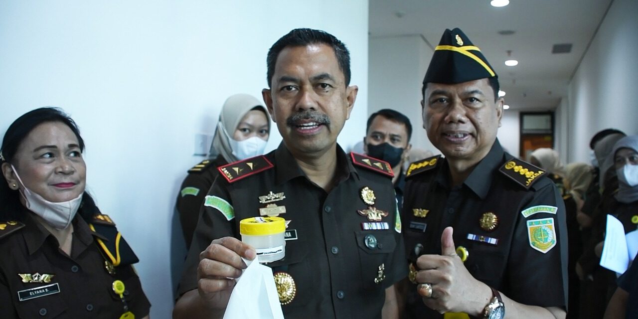 KAJATI JABAR PERINTAHKAN TES NARKOBA KEPADA SELURUH PEGAWAI KEJATI JAWA BARAT