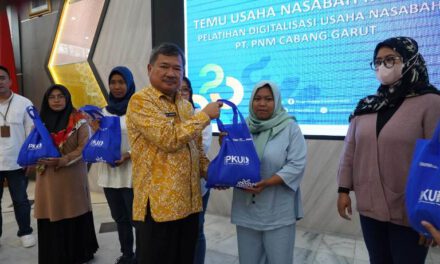 Bupati Garut Buka Kegiatan Temu Usaha Nasabah Mekaa