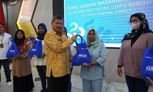 Bupati Garut Buka Kegiatan Temu Usaha Nasabah Mekaa