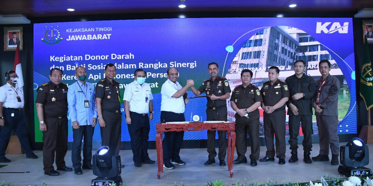 Kejati Jabar Bersama PT KAI Daop 1 Gelar Giat Donor Darah Dan Baksos