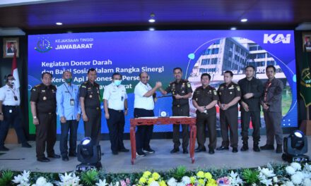 Kejati Jabar Bersama PT KAI Daop 1 Gelar Giat Donor Darah Dan Baksos