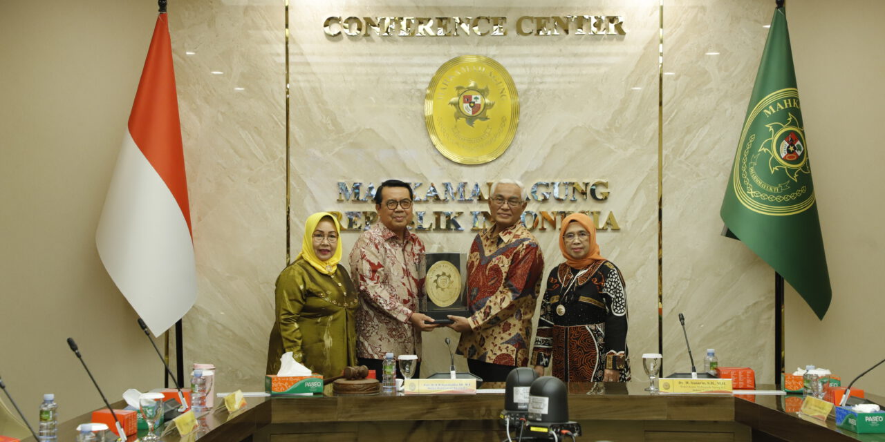 KETUA MAHKAMAH AGUNG MELEPAS KETUA KAMAR PENGAWASAN