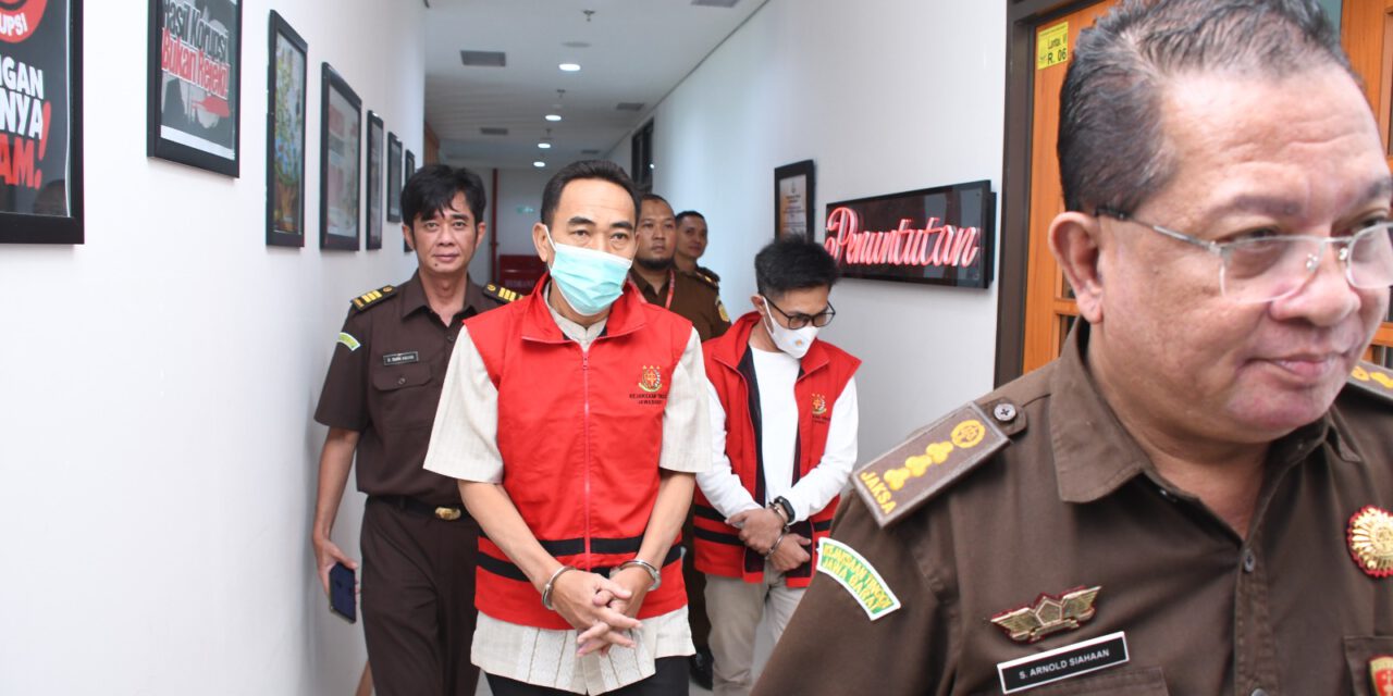 2 Tersangka Pemberian Kredit di Perumda BPR Karya Remaja Diserahkan Ke JPU