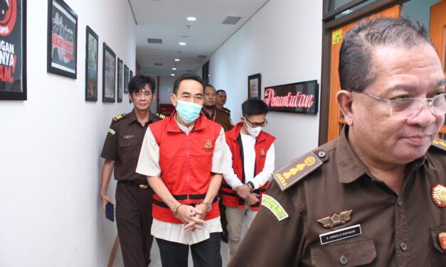 2 Tersangka Pemberian Kredit di Perumda BPR Karya Remaja Diserahkan Ke JPU