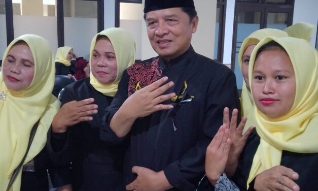 H Dadang M Naser Caleg DPR RI Fartai Golkar Silaturahmi dengan Ratusan Ibu-Ibu Tim Relawan Se-Kab Bandung