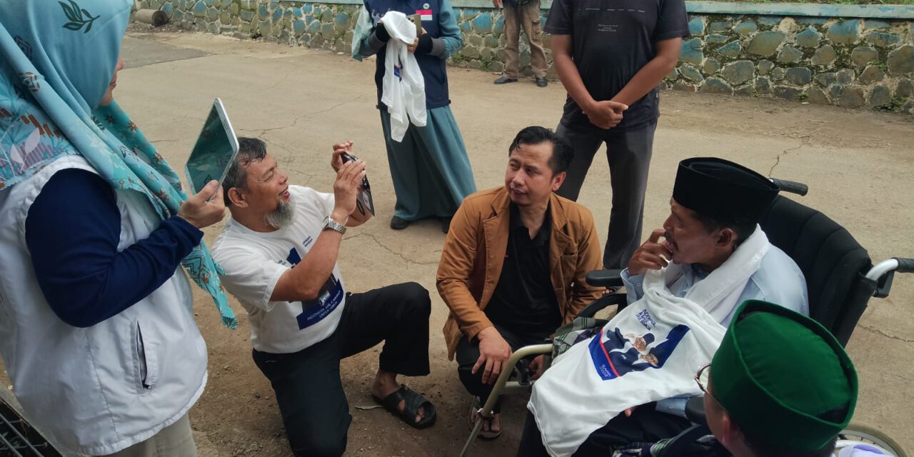 Timnas Amin Gerakan Blusukan Sosialisasi Dan Berbagi Kaos di Wilayah Ciparay