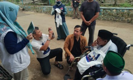 Timnas Amin Gerakan Blusukan Sosialisasi Dan Berbagi Kaos di Wilayah Ciparay