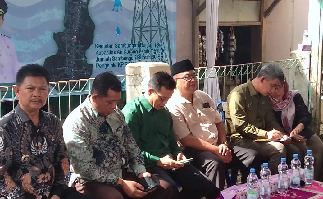 Anggota DPRD Kabupaten Bandung Praksi PDIP Hadiri Peresmian SPAM Desa Pakutandang