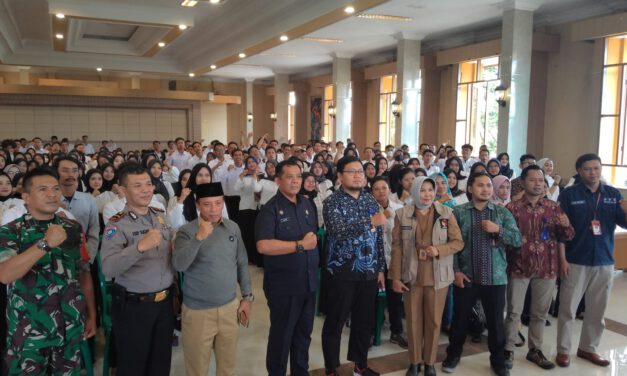 Panwaslu Kecamatan Ciparay Gelar Pelantikan Dan Bintek 510 Pengawas TPS