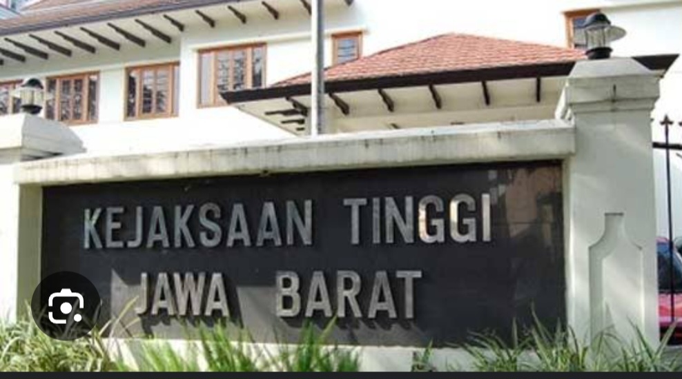 KEJATI JABAR TAHAN TERSANGKA AN  DUGAAN KORUPSI PASAR SINDANG KASIH CIGASONG KABUPATEN MAJALENGKA.