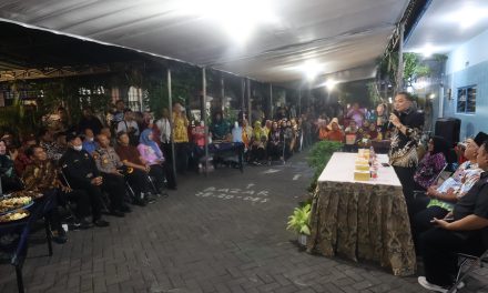DARI GELAP KE TERANG, WARGA BARATAJAYA NIKMATI MANFAAT PJU BARU DARI PEMKOT SURABAYA
