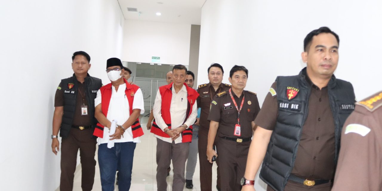 Diduga Korupsi 13 Miliar, Kejati Jabar Tahan Rektor dan Mantan Rektor Universitas Mitra Karya