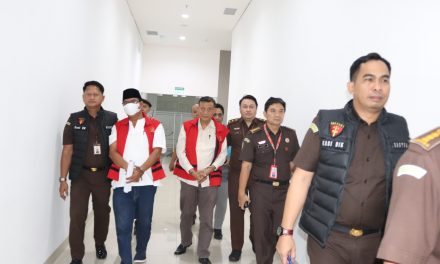 Diduga Korupsi 13 Miliar, Kejati Jabar Tahan Rektor dan Mantan Rektor Universitas Mitra Karya