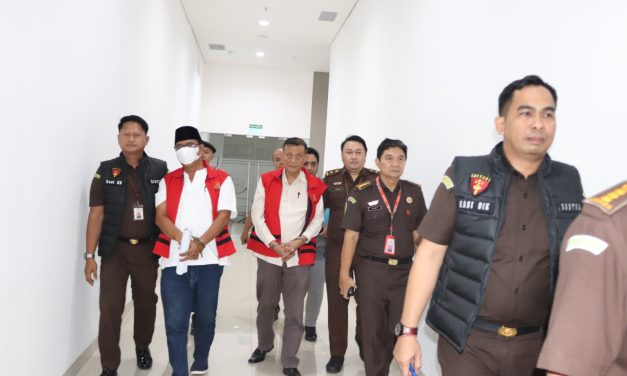 Diduga Korupsi 13 Miliar, Kejati Jabar Tahan Rektor dan Mantan Rektor Universitas Mitra Karya