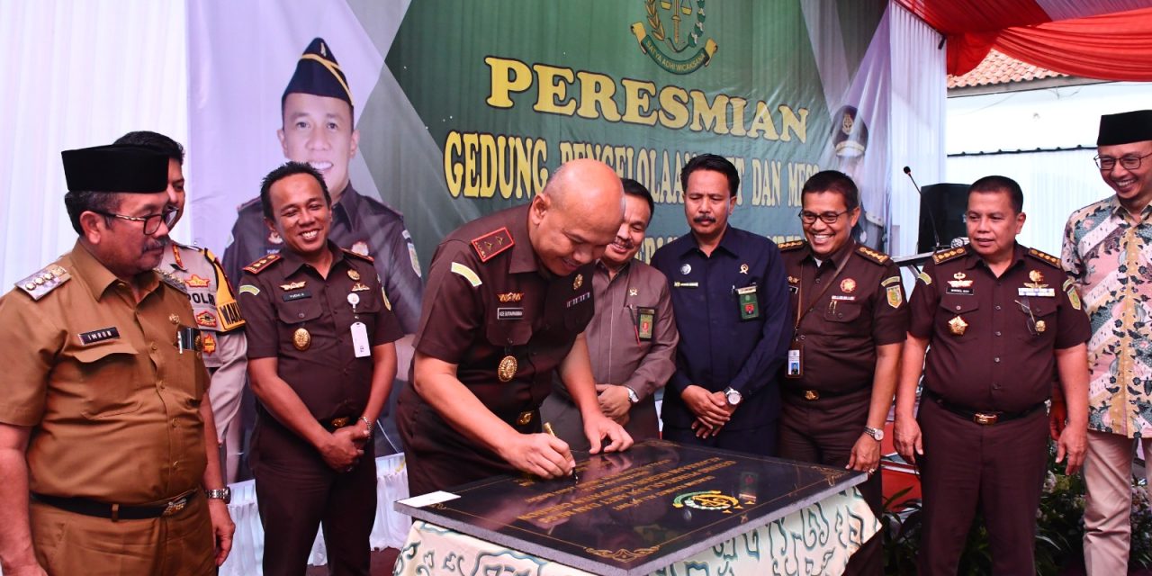 Kajati Jabar Ade Sutiawarman, S.H., M.H melakukan Kunker  ke Kejari Kab Cirebon