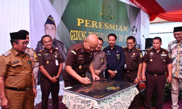 Kajati Jabar Ade Sutiawarman, S.H., M.H melakukan Kunker  ke Kejari Kab Cirebon