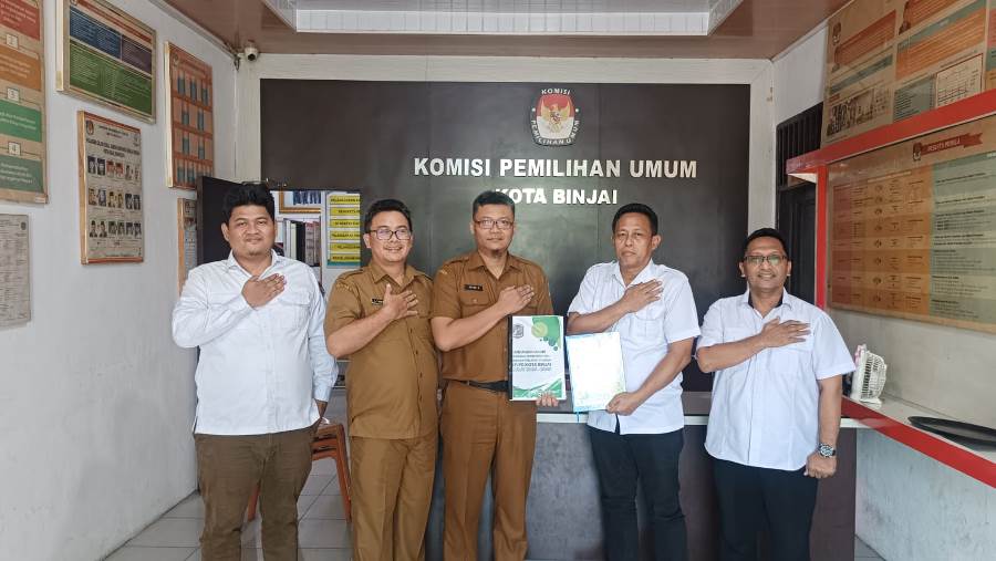 Bapperida Kota Binjai menyerahkan Ranhir RPJPD Kota Binjai tahun 2025-2045