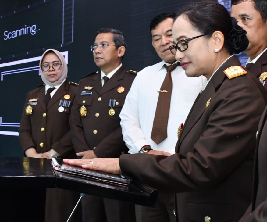 PERINGATI HARI LAHIR KEJAKSAAN KE-79 KAJATI JABAR LAUNCHING APLIKASI E-MAGANG