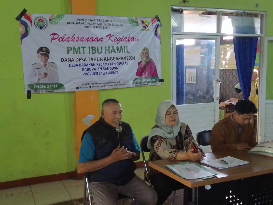 Ketua TP-PKK Desa Babakan,Nani Kurniasari, Salurkan Bantuan PMT Untuk ibu Hamil