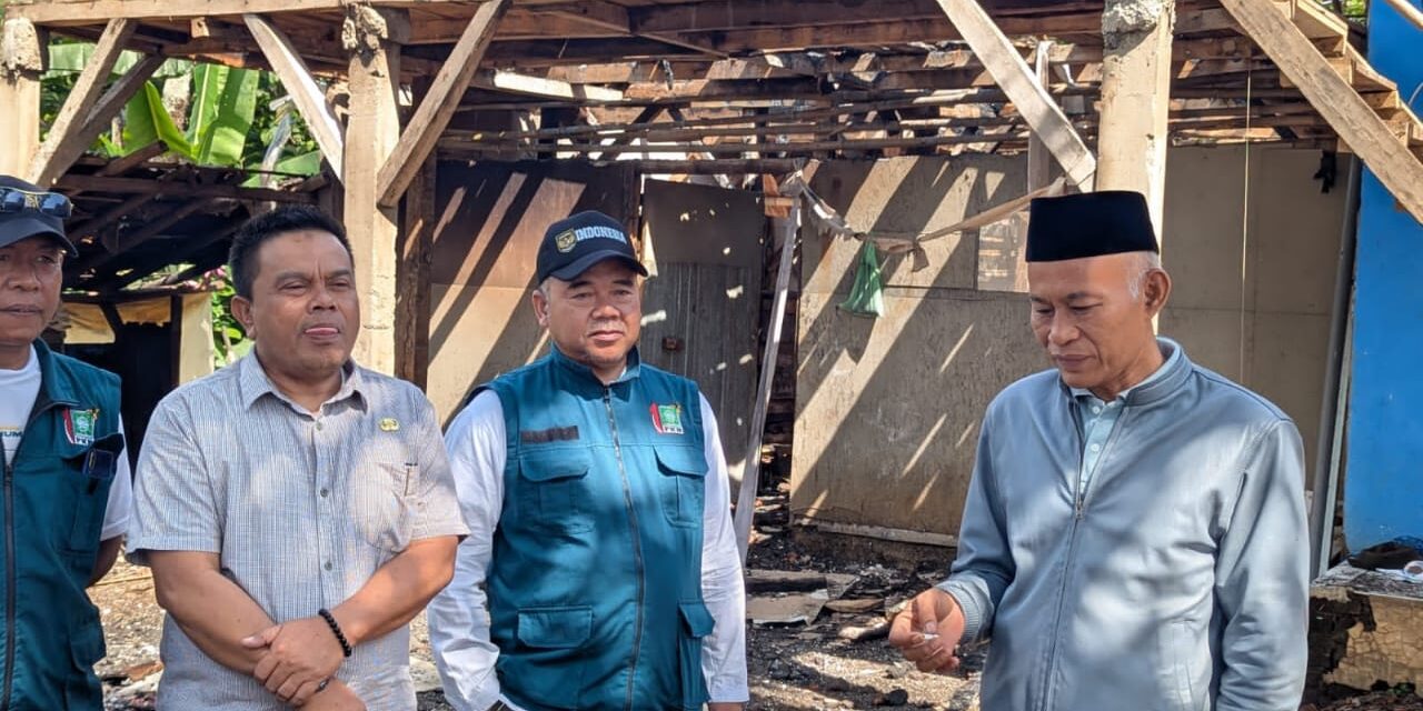 Anggota DPRD Kabupaten Bandung Tarya Witarsa Kunjungi Korban Kebakaran Di Desa Sagaracipta Ciparay