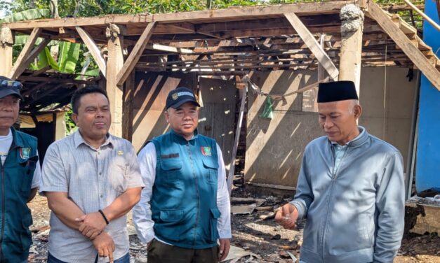 Anggota DPRD Kabupaten Bandung Tarya Witarsa Kunjungi Korban Kebakaran Di Desa Sagaracipta Ciparay