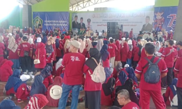 Rayakan HAB Ke -79 Kemenag Kab Bandung  Ribuan Peserta Ikuti Gerak Jalan Dihadiri Bupati Bandung