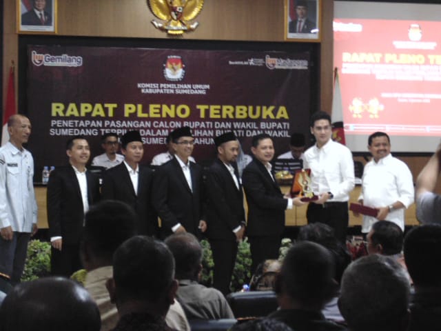 “Pasangan Dony Ahmad Munir Dan Fajar Ardila Ditetapkan Jadi Bupati dan Wakil Bupati Sumedang Periode 2025-2030”.