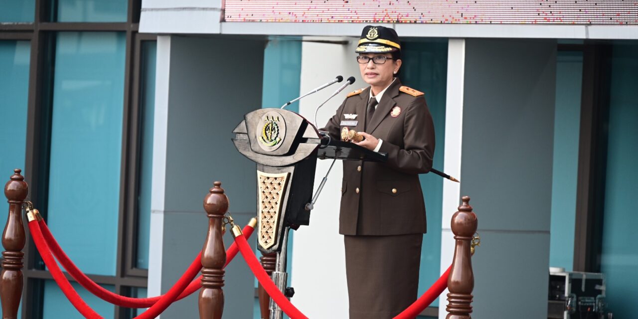 KAJATI JABAR PIMPIN UPACARA PERINGATAN HARI LAHIR KEJAKSAAN KE-80 TAHUN 2025