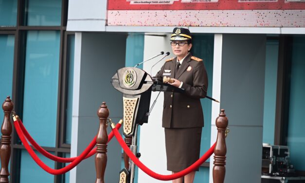KAJATI JABAR PIMPIN UPACARA PERINGATAN HARI LAHIR KEJAKSAAN KE-80 TAHUN 2025