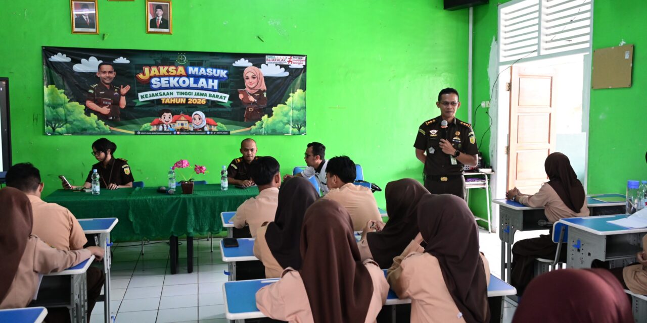 JAKSA MASUK SEKOLAH KEJAKSAAN TINGGI JAWA BARAT DI SMA NEGERI 1 BATUJAJAR