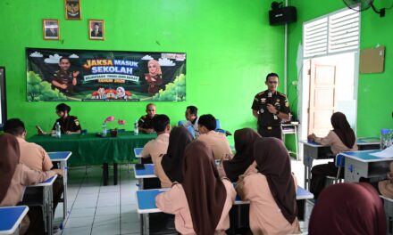 JAKSA MASUK SEKOLAH KEJAKSAAN TINGGI JAWA BARAT DI SMA NEGERI 1 BATUJAJAR