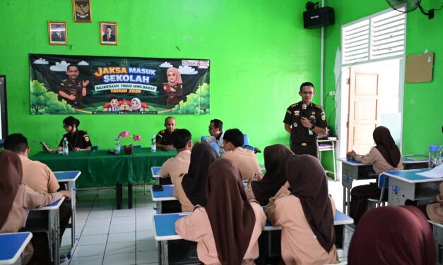 JAKSA MASUK SEKOLAH KEJAKSAAN TINGGI JAWA BARAT DI SMA NEGERI 1 BATUJAJAR