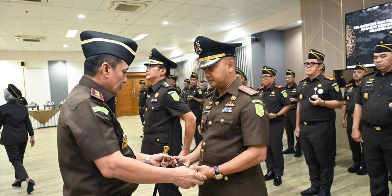 ASISTEN INTELIJEN DAN KAJARI KOTA CIREBON DILANTIK