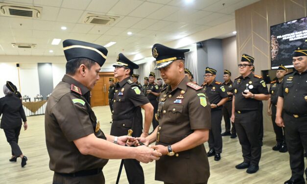 ASISTEN INTELIJEN DAN KAJARI KOTA CIREBON DILANTIK