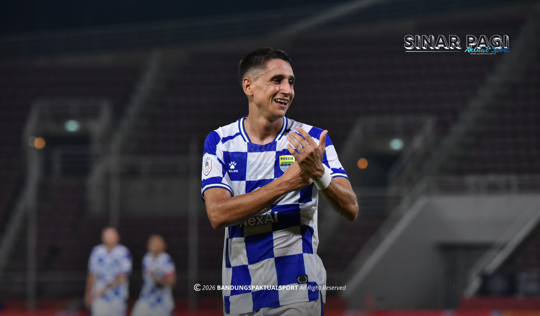 Luka Menalo Bangga dengan Kekompakan Persib Usai Remontada atas Port FC
