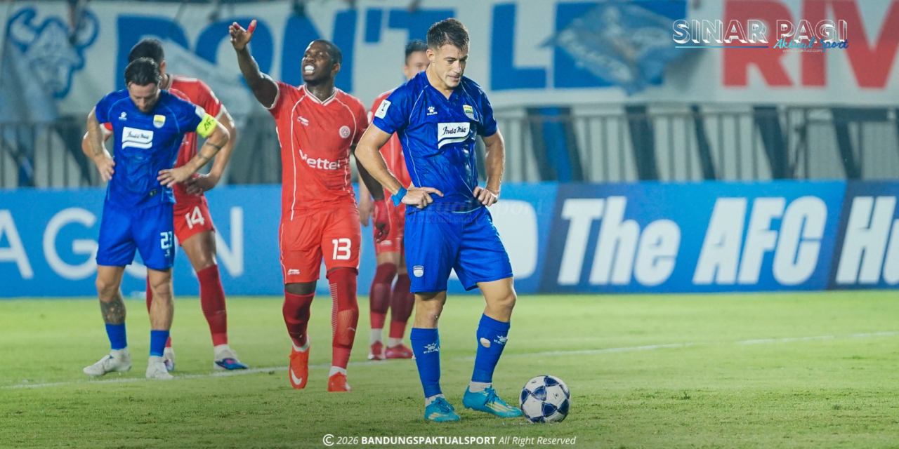 Penalti Mariano Peralta Bawa Persib Unggul atas Cong Viettel di Babak Pertama