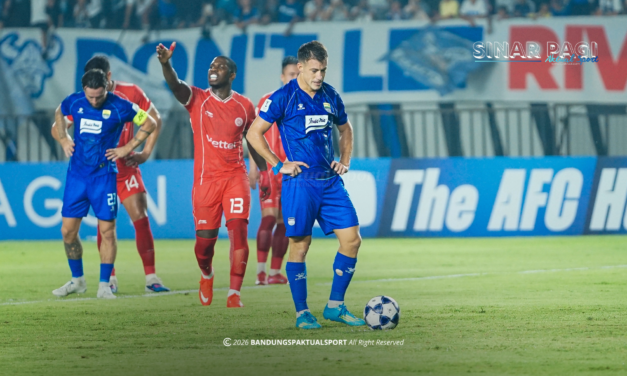 Penalti Mariano Peralta Bawa Persib Unggul atas Cong Viettel di Babak Pertama